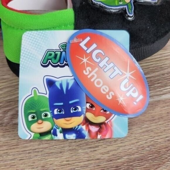 NEW PJ Masks LIGHT UP Slippers Little Kids Toddler Size 5/6 Soft Bottom‎ Shoes - Picture 7 of 8